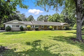 3127 N Center St, Hickory, NC 28601