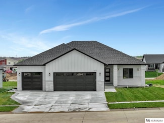 612 N 107th St, Lincoln, NE 68527