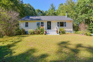 11 Rotterdam Dr, Litchfield, NH 03052
