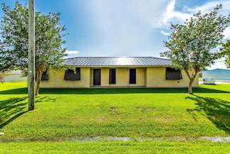 402 Four Point Dr, Raceland, LA 70394