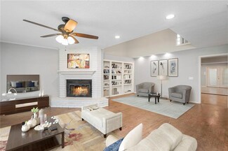 2621 Village Ln, Bossier City, LA 71112