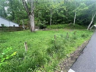 1072 Berry Hills Dr, South Charleston, WV 25309
