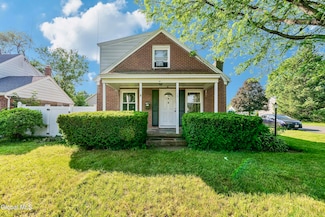 19 Elmhurst Ave, Colonie, NY 12205