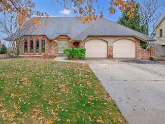 8485 Clynderven Rd, Burr Ridge, IL 60527
