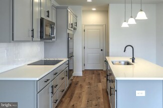 5 Woods Dr, Wormleysburg, PA 17011