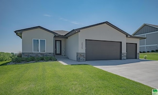 2525 Glen Ellen Rd, Sioux City, IA 51106