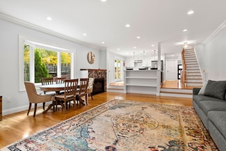 3 Carlton St Unit 3, Brookline, MA 02446