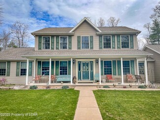 61 E Center St, Shavertown, PA 18708