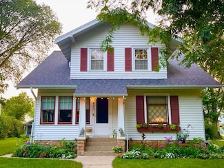 605 Park St, Jackson, MN 56143