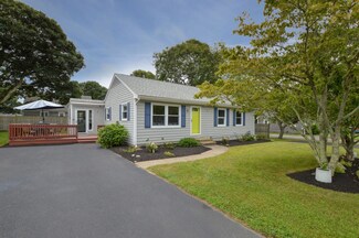15 Chestnut St, Teaticket, MA 02536