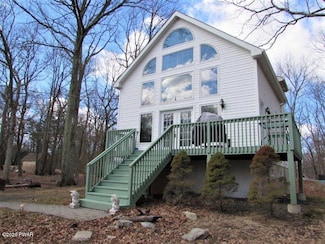 137 Roundhill Rd, Dingmans Ferry, PA 18328