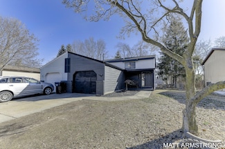 5896 Pine Vista St SE, Grand Rapids, MI 49548