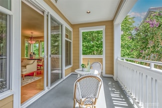 156 Hall Brothers Loop NW Unit 102, Bainbridge Island, WA 98110