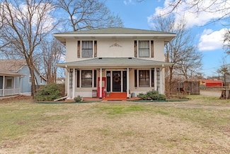 1102 N Main St, Bonham, TX 75418