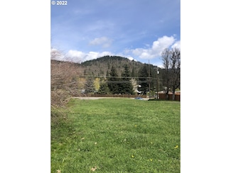 145 NW Loop Rd, White Salmon, WA 98672