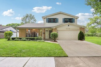 2620 N Forrest Ln, Arlington Heights, IL 60004