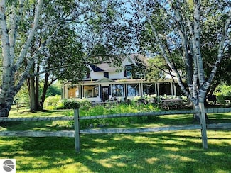 149 E Harbor Hwy, Maple City, MI 49664