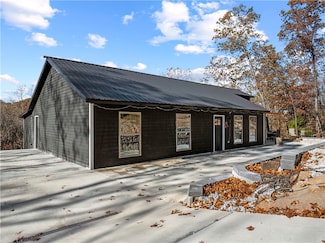 6144 Parliament Dr N, Harrison, AR 72601