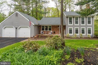5825 New England Woods Dr, Burke, VA 22015