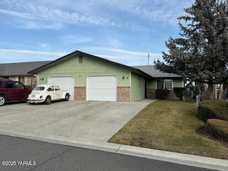 417 S 74th Ave, Yakima, WA 98908