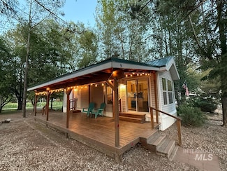 9 H St, Cascade, ID 83611