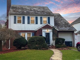 89 Delaware Ave, Freeport, NY 11520