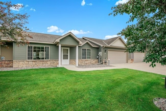 639 Cottonwood Ave, Litchfield, MN 55355