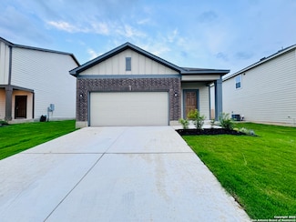 2557 Windle Ln, Seguin, TX 78155