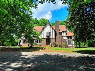 1700 Logan Dr, Columbia, TN 38401