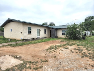 610 N 9th St, Carrizo Springs, TX 78834
