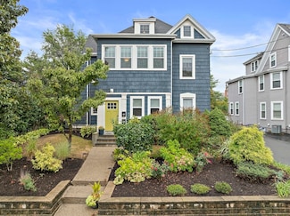 32 Royal St Unit 2, Watertown, MA 02472