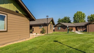 220 Holiday Ln, Talent, OR 97540