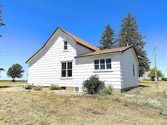 4679 475th St, Mallard, IA 50562