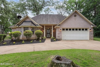 4275 Bienville Rd, Nesbit, MS 38651