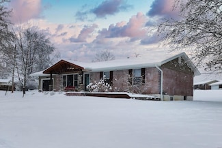823 Castleaire Pkwy, Saint Louis, MO 63129