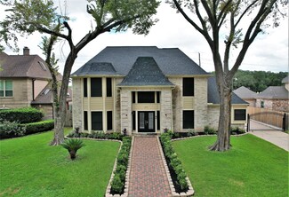 9819 Penton Dr, Sugar Land, TX 77498