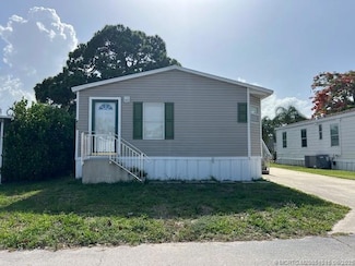 435 W 4 Seasons St, Palm Beach Gardens, FL 33410