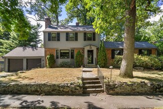 36 Audubon Dr, Chestnut Hill, MA 02467