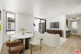 906 N Doheny Dr Unit 304, West Hollywood, CA 90069