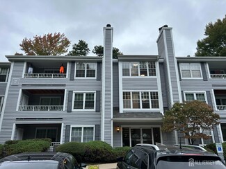706 Meadow Ct, Helmetta, NJ 08828