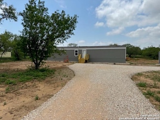 277 County Road 1647 Unit 1, Moore, TX 78057