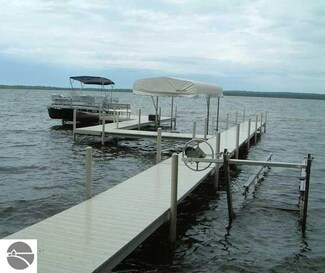 5274 Meadowlark Ln, Williamsburg, MI 49690