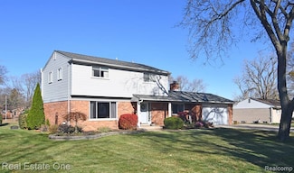 210 Lange Dr, Troy, MI 48098