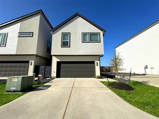 365 N Centro Cir, Shenandoah, TX 77385
