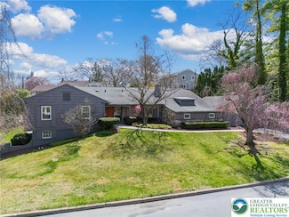 2824 College Dr, Allentown, PA 18104