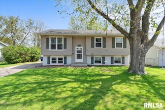 3555 Eldorado Dr, Bettendorf, IA 52722