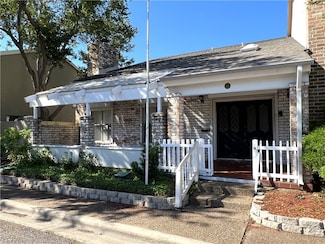 69 Rock Creek Dr, Corpus Christi, TX 78412