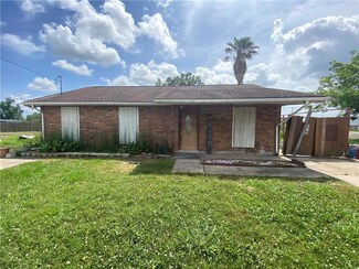 2609 Shannon Dr, Violet, LA 70092