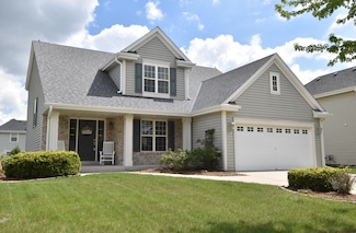 3901 Rivers Crossing Dr, Waukesha, WI 53189