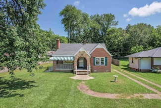 376 E Poplar Ave, Selmer, TN 38375